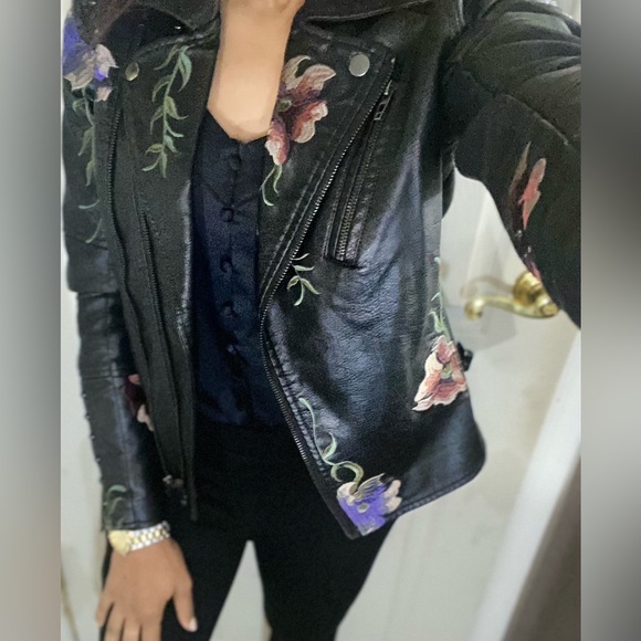 🌺GREAT CONDITION Colleen Lopez |Faux Leather Jacket | Size: XS | Black/Floral - Picture 9 of 14